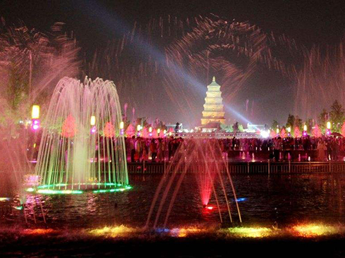 <strong>专业定制各种喷泉波光泉呐喊喷泉摇</strong>